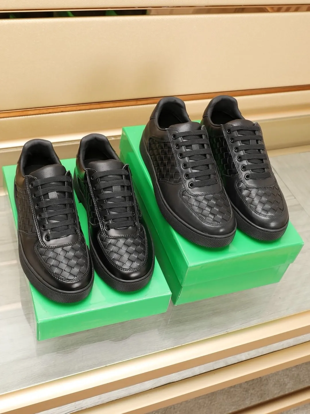 Men's Men's Shoes💰P 500💰【BV】Classic Casual Shoes🔍Winning the world's recognized top brand with details and creativity, the details highlight traditional hand stitching. The upper is made of original first-layer cowhide woven surface, and the cowhide lining is environmentally friendly. ♻️Does not fade. 💪Sole: Rubber original outsole specially provided by the original factory. ⚠Can be entered and exited at will. Welcome to compare. ⚠Number of sizes: 38-45 (customized in 45)
